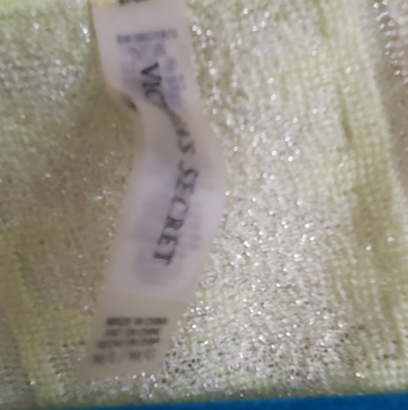 Victoria's Secret cover up - Picture 4 of 5